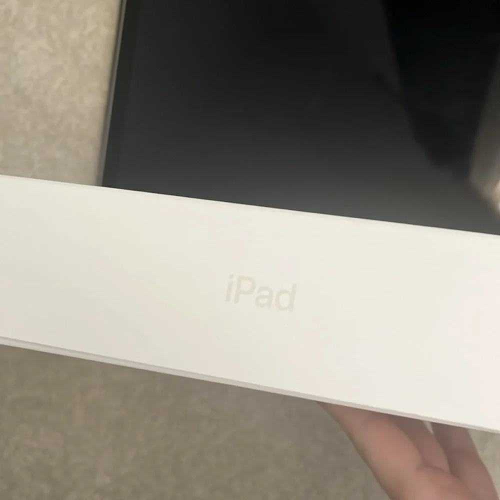 Apple iPad 10th gen wi-fi - silver - Picture 4 of 5